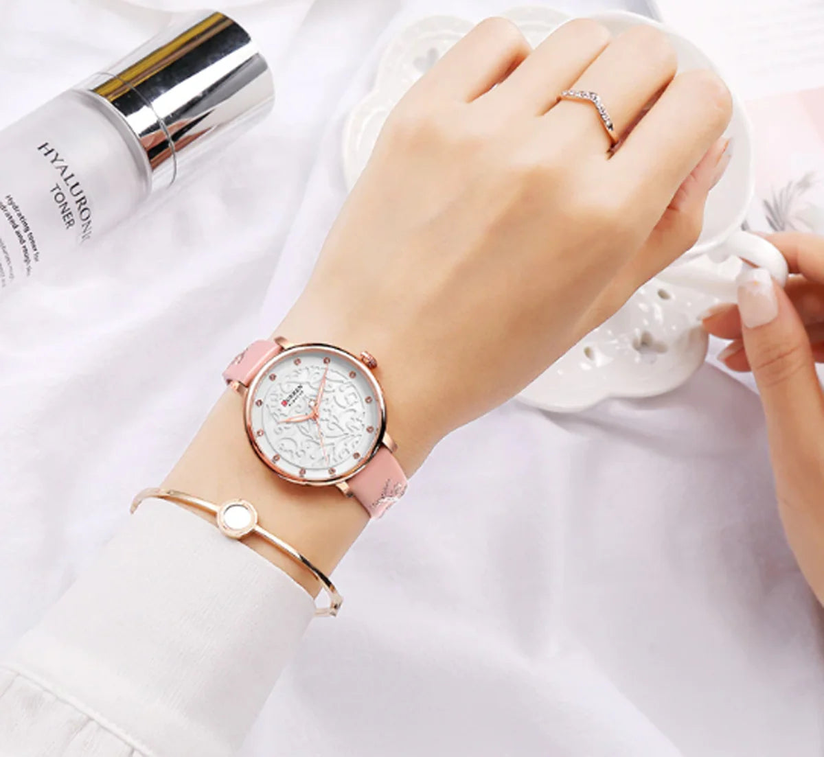 Curren 9046 Quartz Women Wristwatch