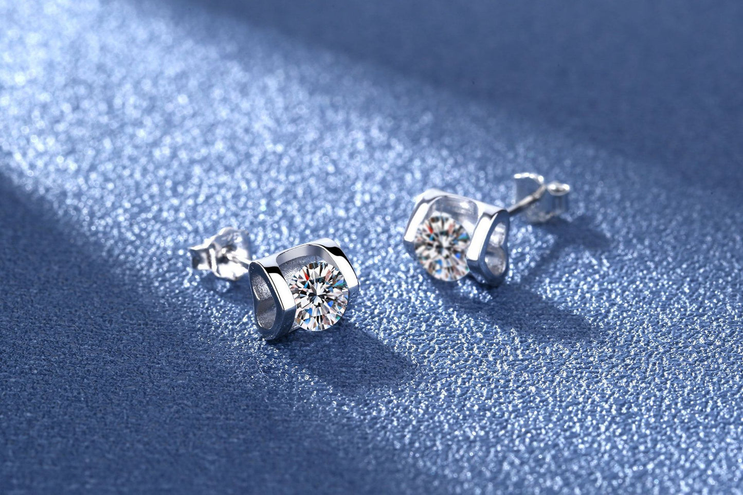 New Style Classic Four Lock Diamond Cut Moissanite Stone Earrings
