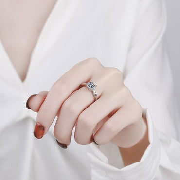 Classic Four Claw S925 Silver Plated Simulation Diamond Cut Woman Ring